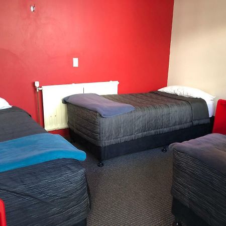 Stewart Island Backpackers Hostel Half-moon Bay Exterior foto