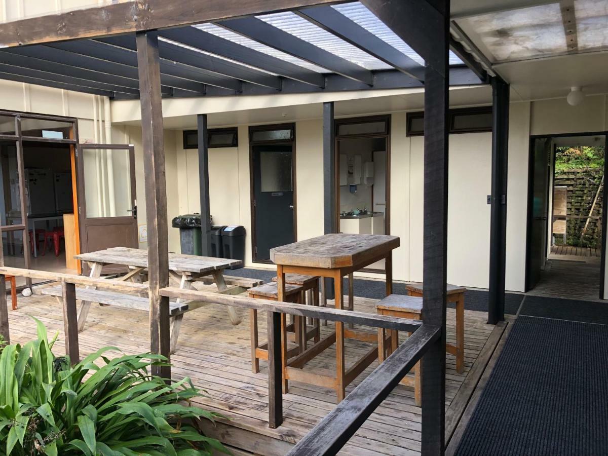 Stewart Island Backpackers Hostel Half-moon Bay Exterior foto