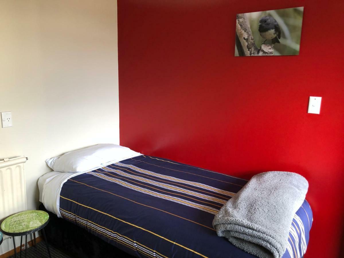 Stewart Island Backpackers Hostel Half-moon Bay Exterior foto