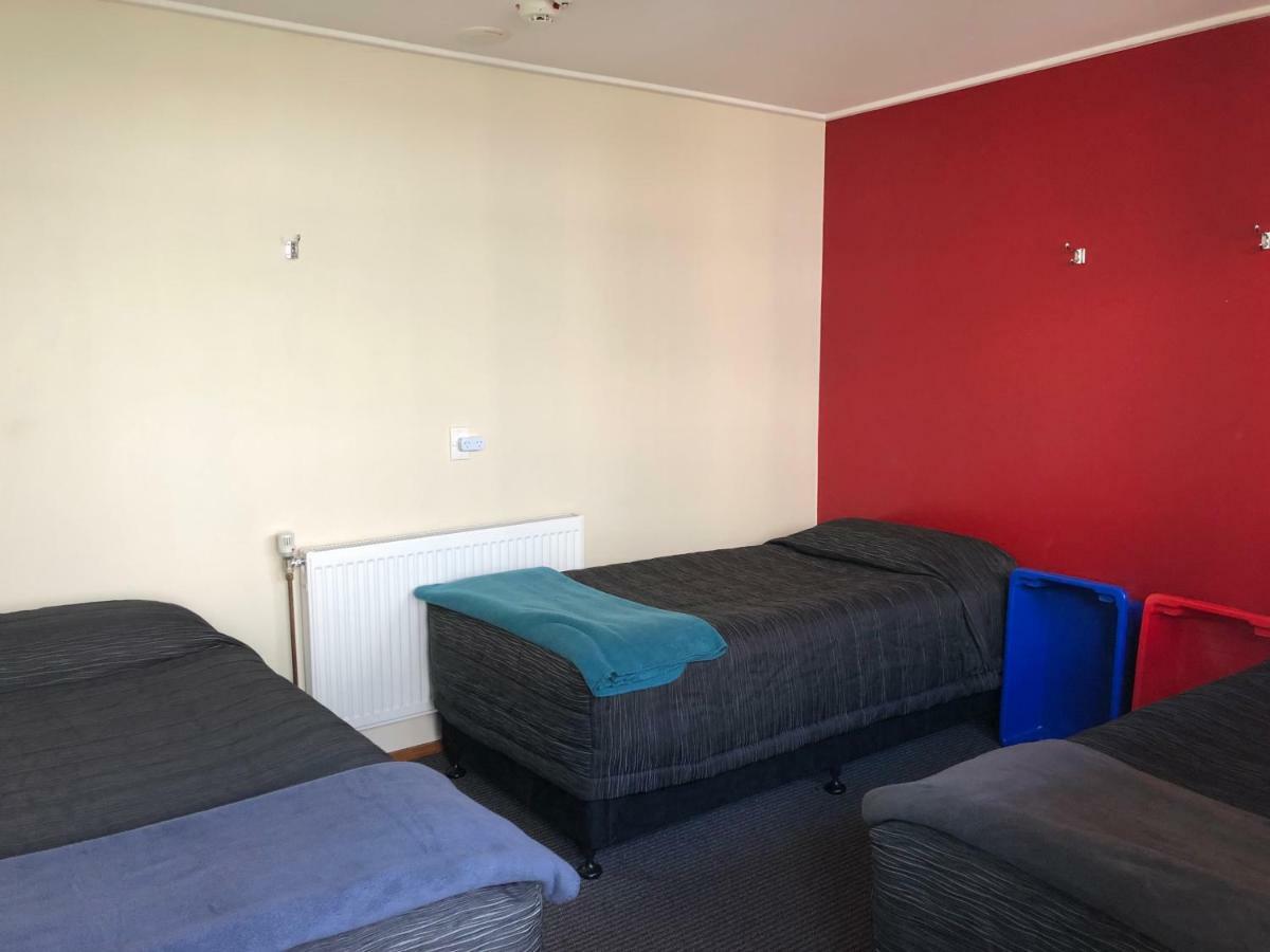 Stewart Island Backpackers Hostel Half-moon Bay Exterior foto